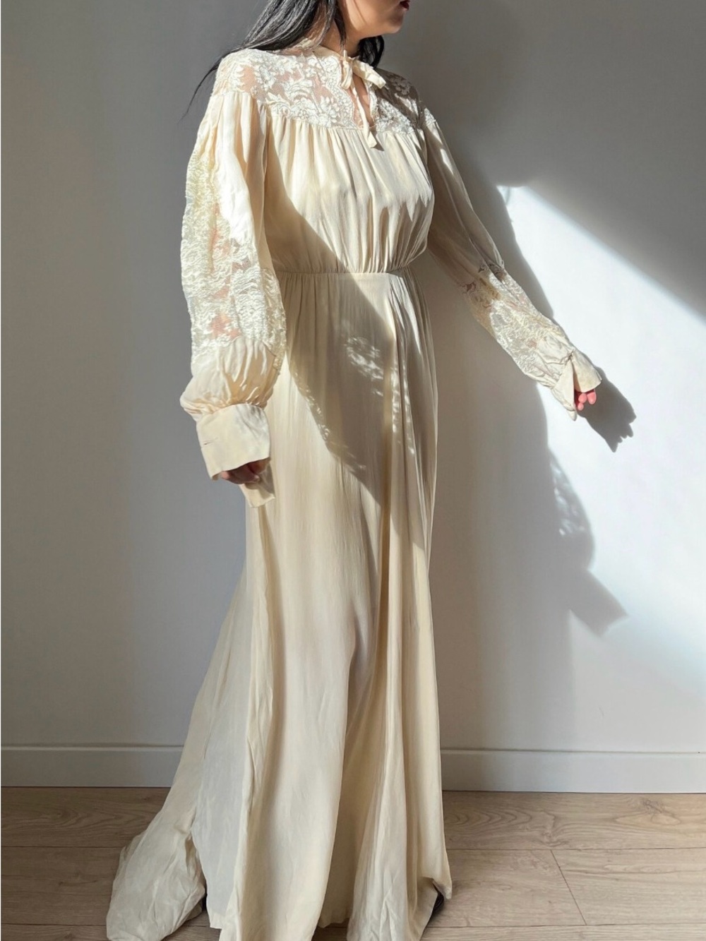 Elegant Antique Vintage 1950’s Cream Lace-Sleeve Liquid Silk Maxi Dress - Picture 3 of 8